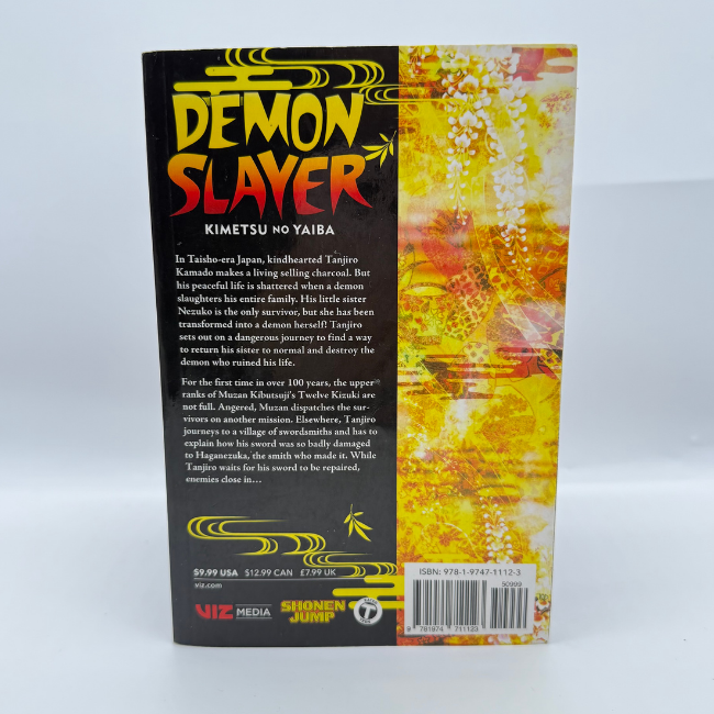 Demon Slayer Kimetsu no yaiba Graphic Novel