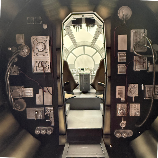 Star Wars Jazzinc 1/6 Millenium Falcon Cockpit Model with Lights