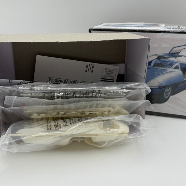 The Man From U.N.C.L.E AMT 1/25 Piranha Super Spy Car model kit