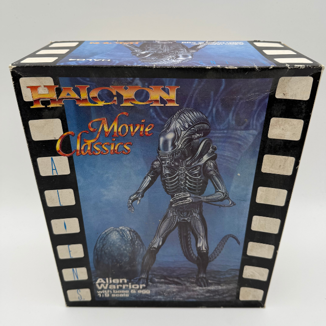 Alien Movie Classics Alien Warrior with Egg 1/9 Scale Plastic Model Kit