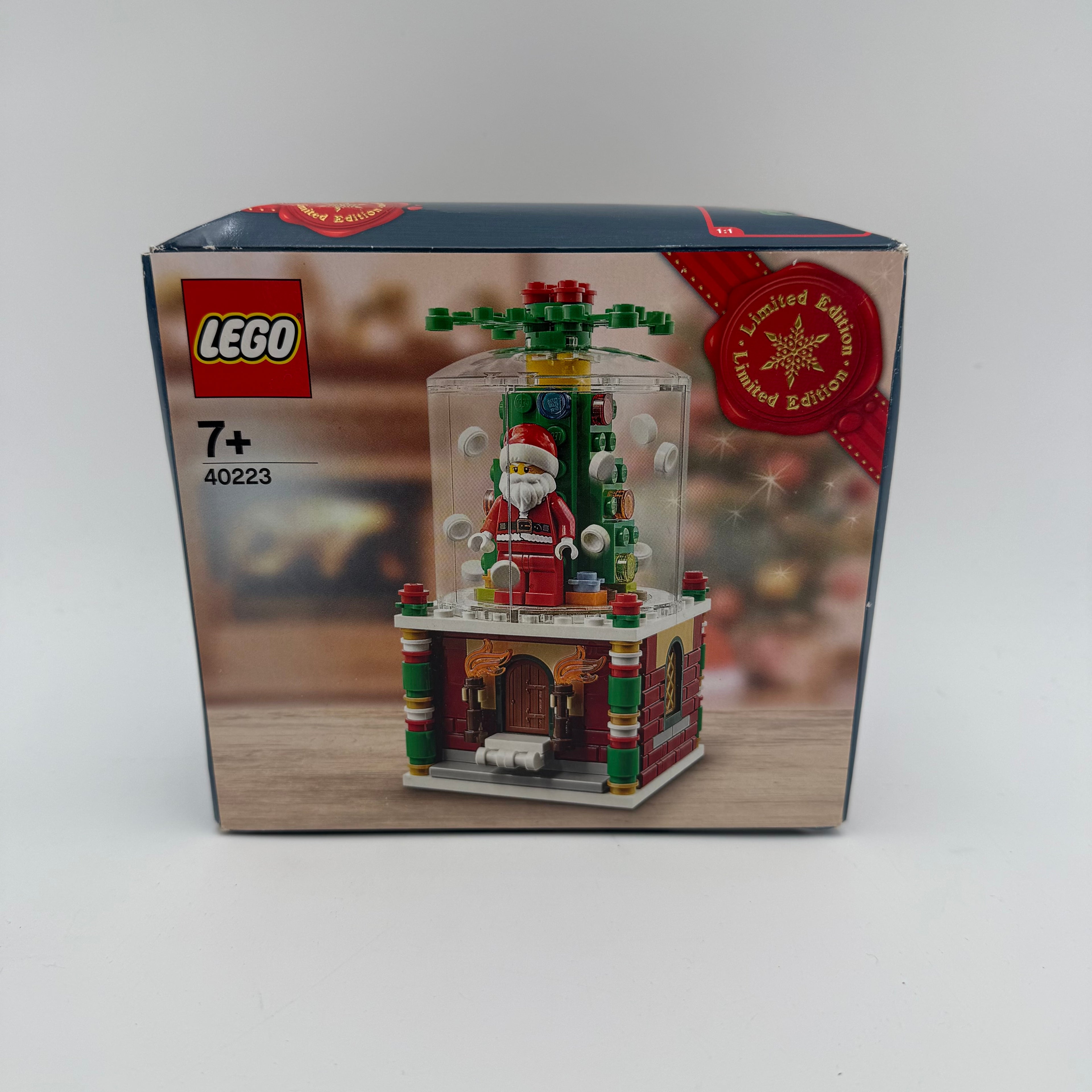 LEGO 40223 Christmas Snowglobe Exclusive set