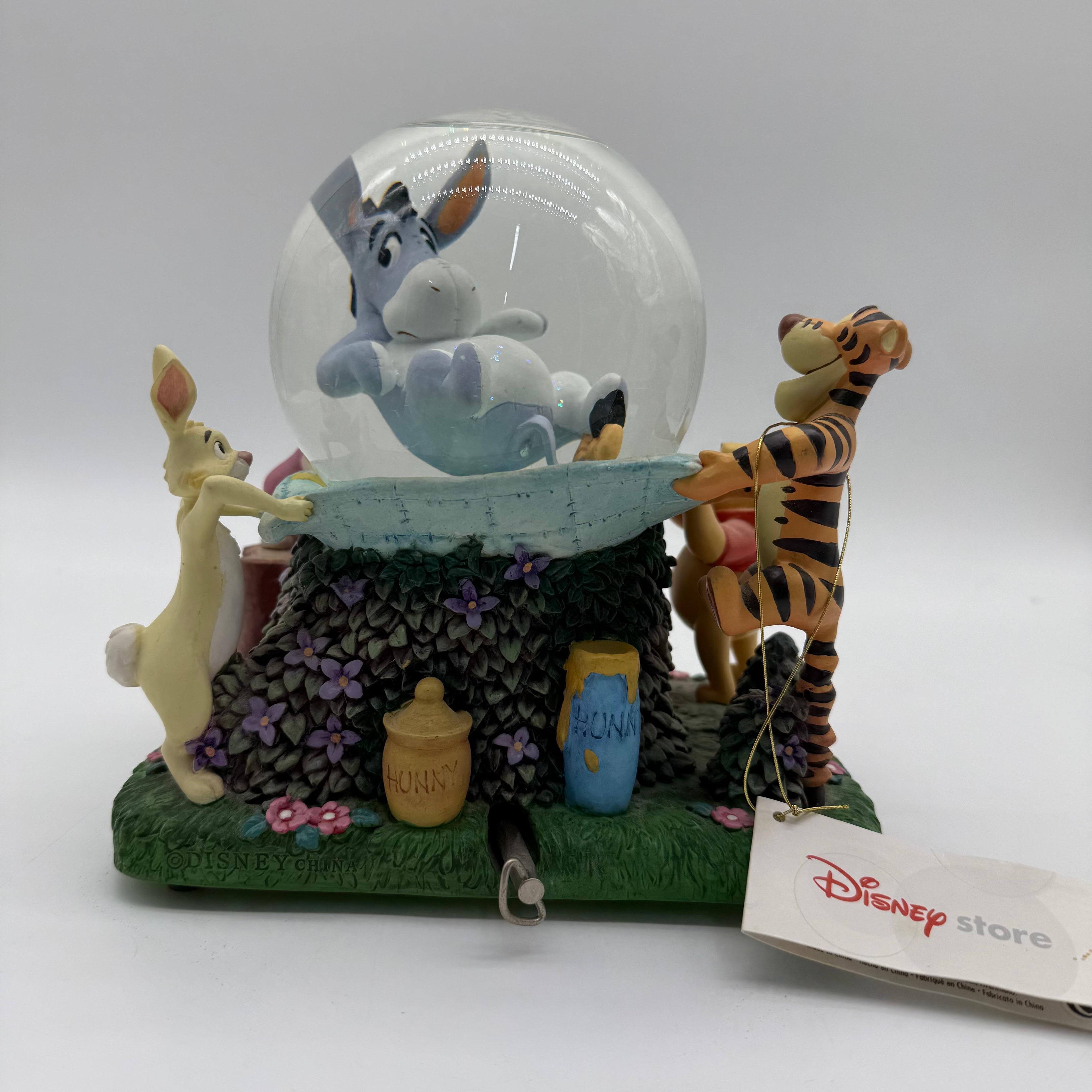 Disney Store Winnie the Pooh Rumbly in my tumbly Snowglobe - Rare