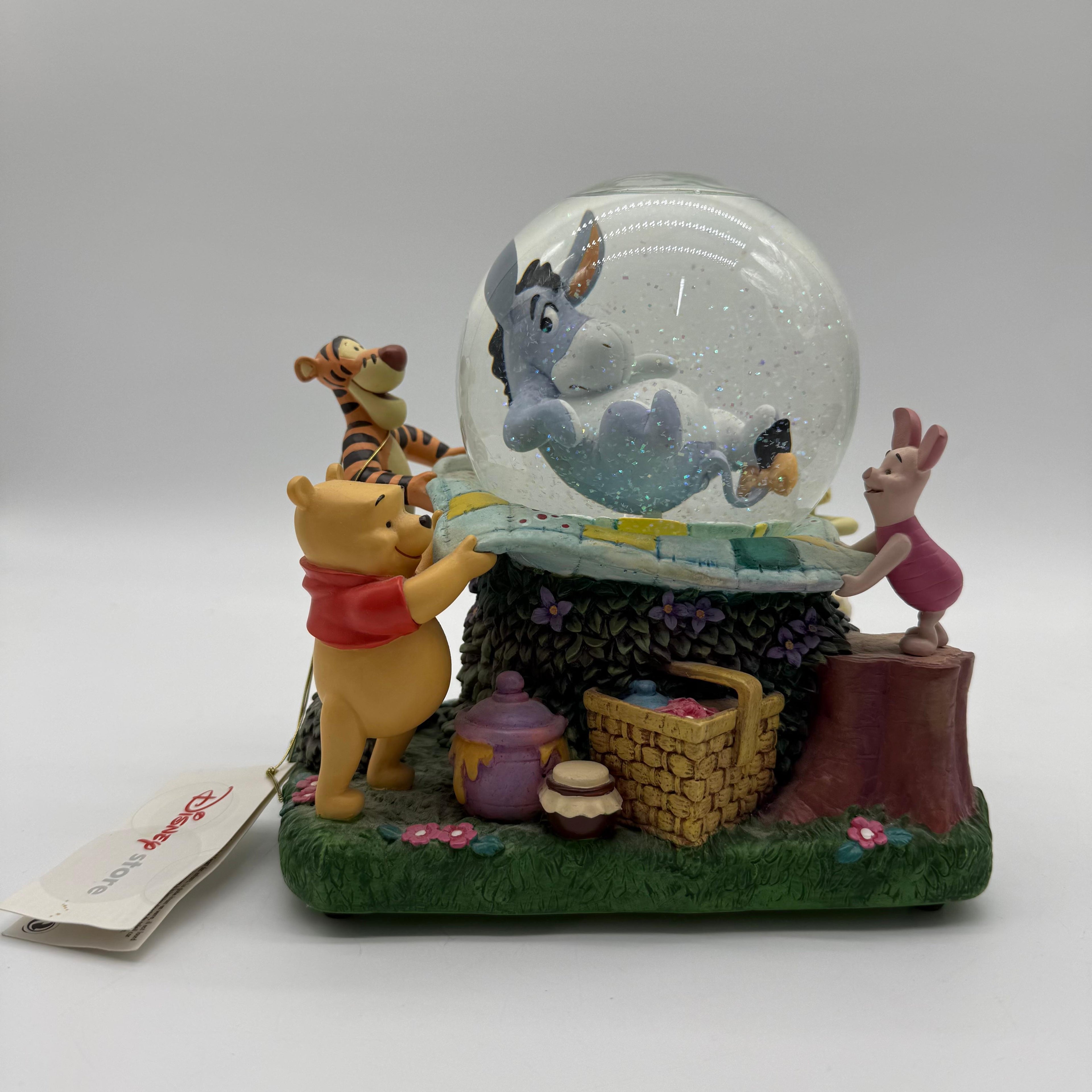 Disney Store Winnie the Pooh Rumbly in my tumbly Snowglobe - Rare