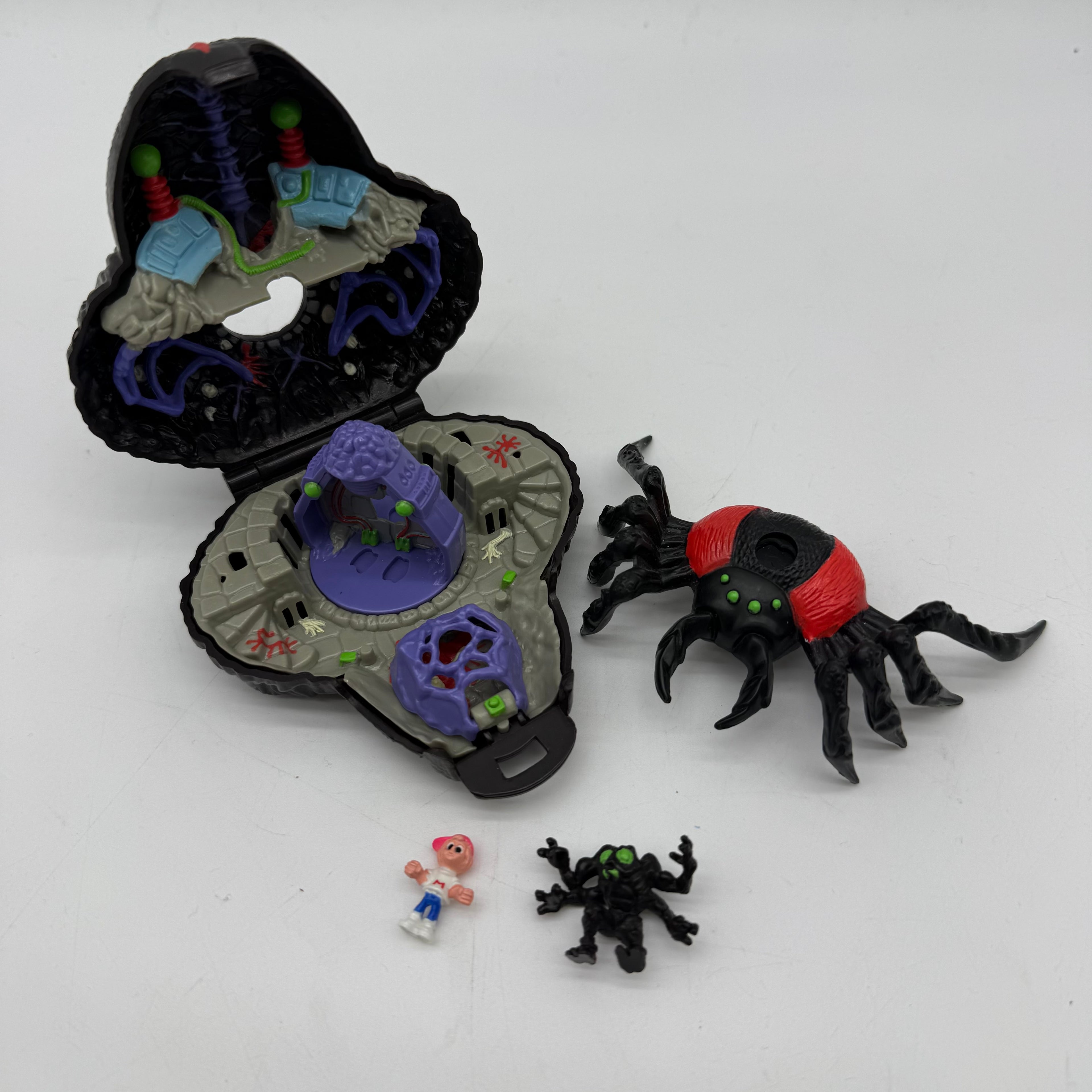 Mighty Max Bluebird Toys Trapped by Arachnoid Complete