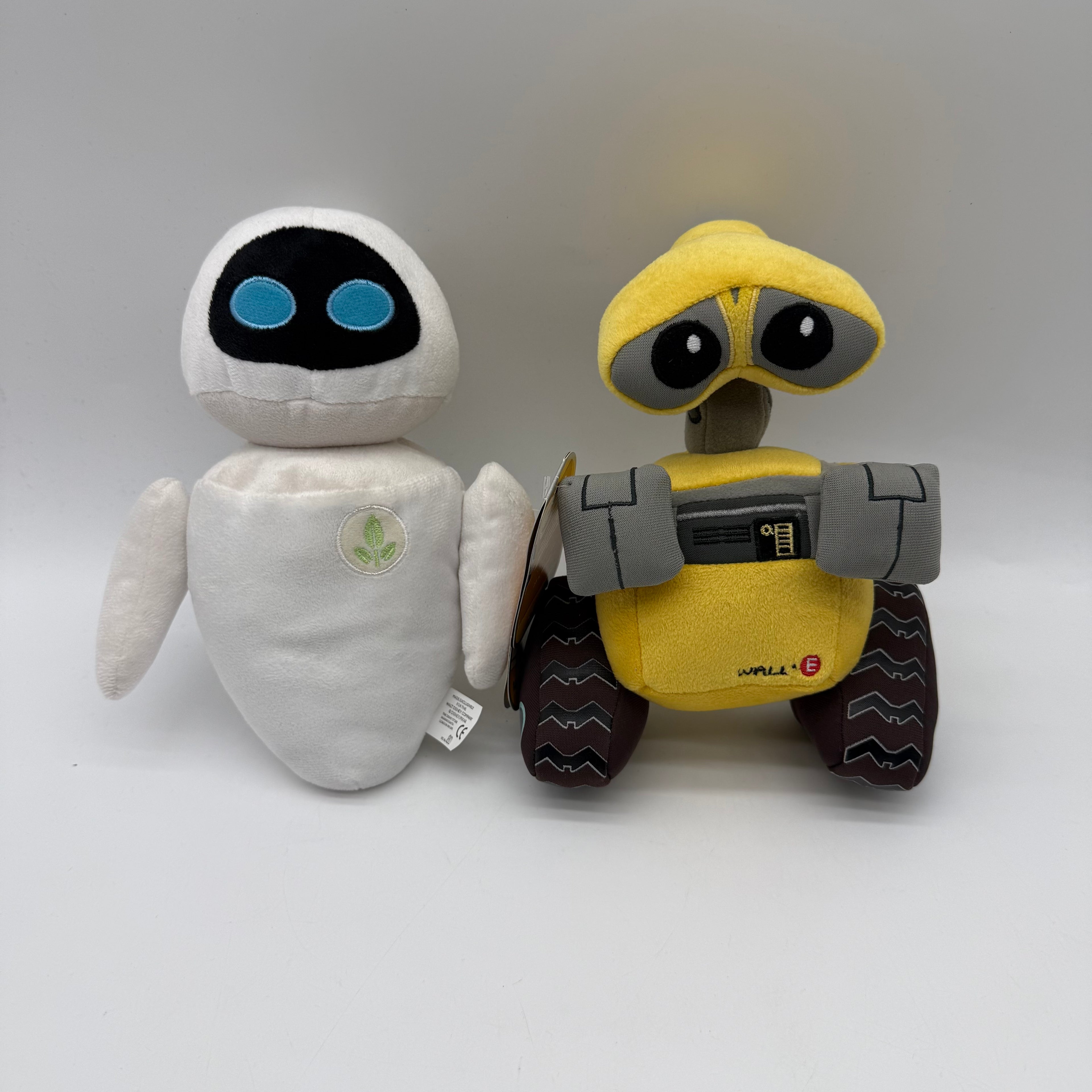 The Disney Store Exclusive Wall-E & Eve 8' Plush New with tags